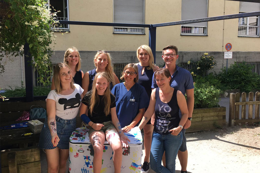 Gruppe von jungen engagierten Mitarbeitern der Ipsen GmbH