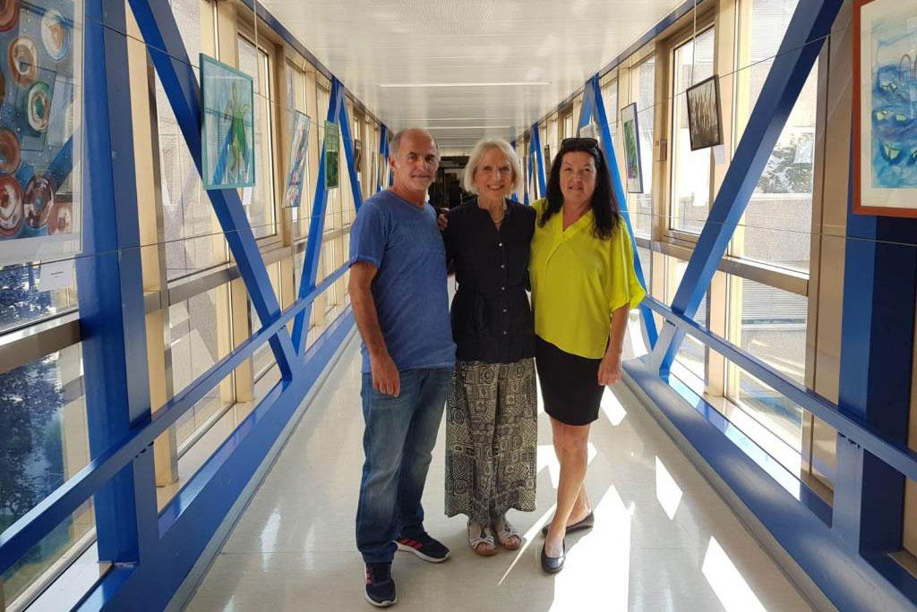 Pater Bernd und Gisela Schultze-Bachmann auf der Glasbrücke