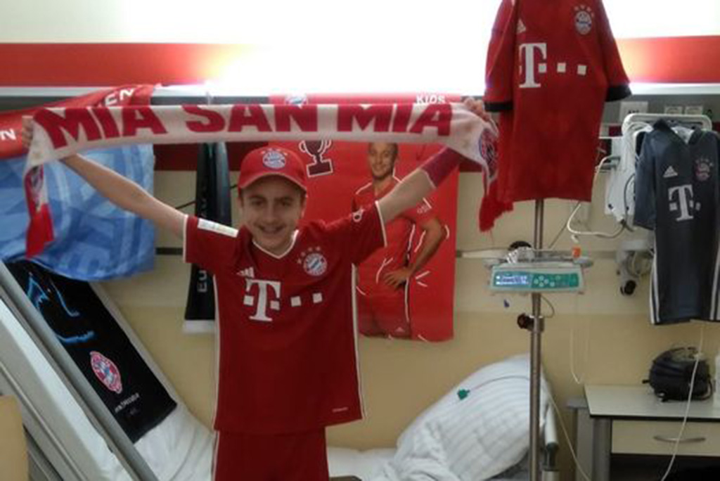 Boris in FC Bayern Outfit